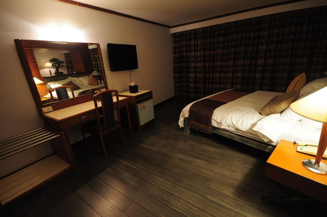 Friday Hotel Uttaradit Eksteriør billede